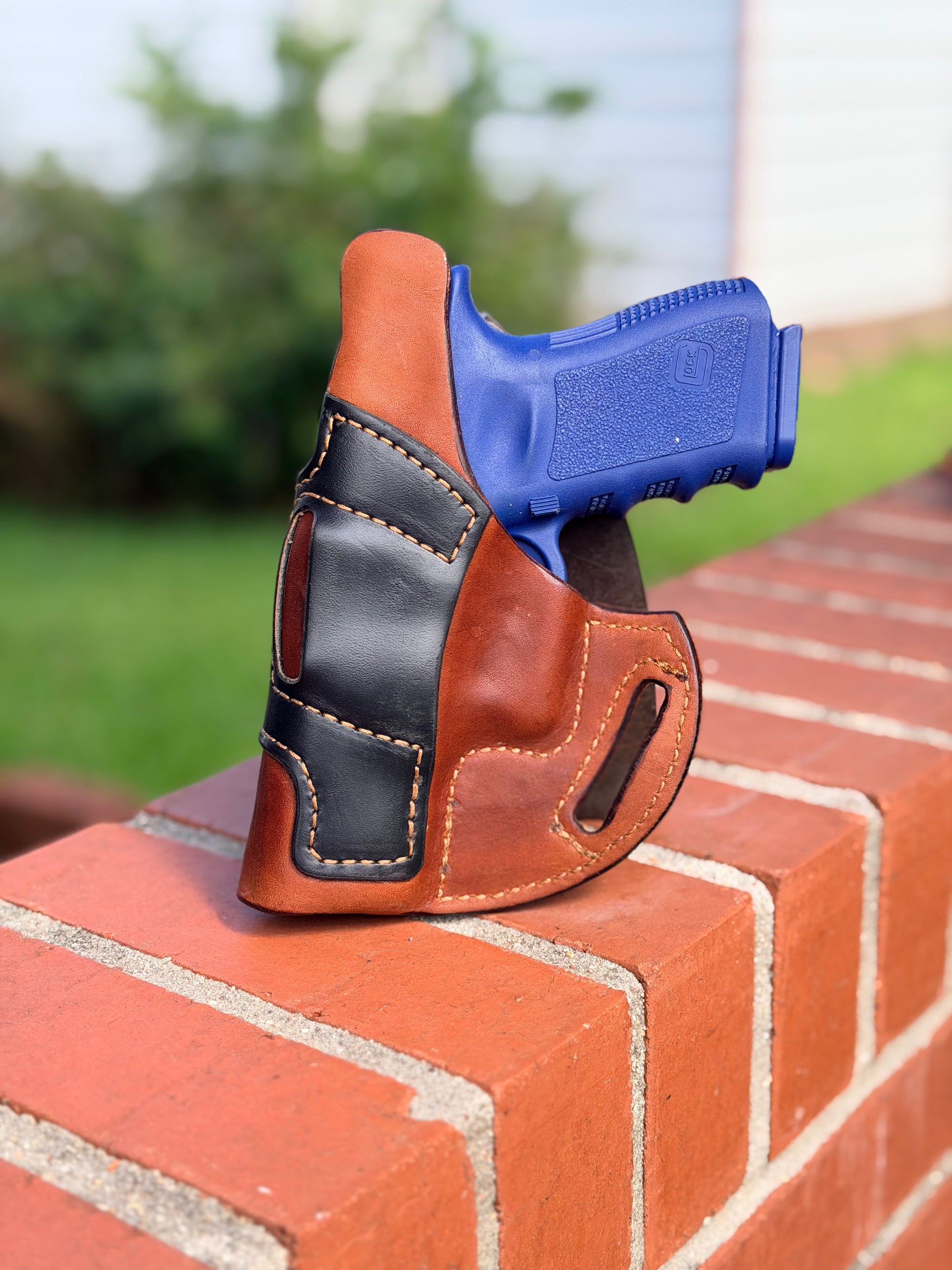 Glock 19 Leather Holster with Optional Optic Cut